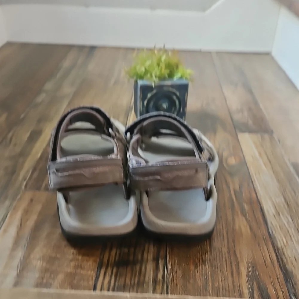 Teva Men's Tan and Black Outdoor Sandals...size‎ 10